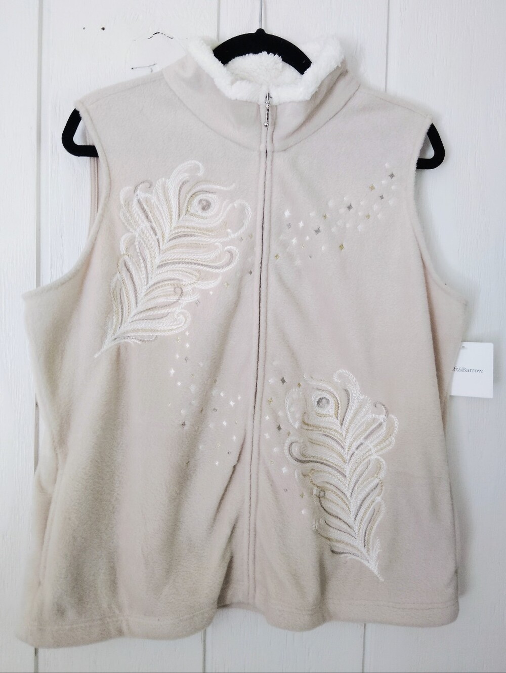 NWT!! Croft & Barrow, Plush Embroidered, Full Zip Vest. Size L